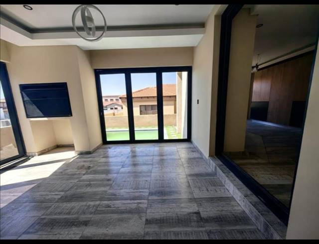 6 BEDROOM HOUSE FOR SALE IN BENDOR
